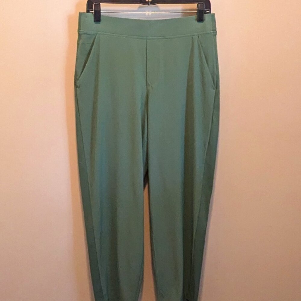 Athleta Sage Green Cropped Active Pants